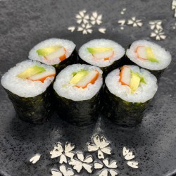 6 makis de surimi y aguacate