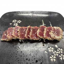 5 sashimis de tataki de atún (atún flambeado y sésamo)